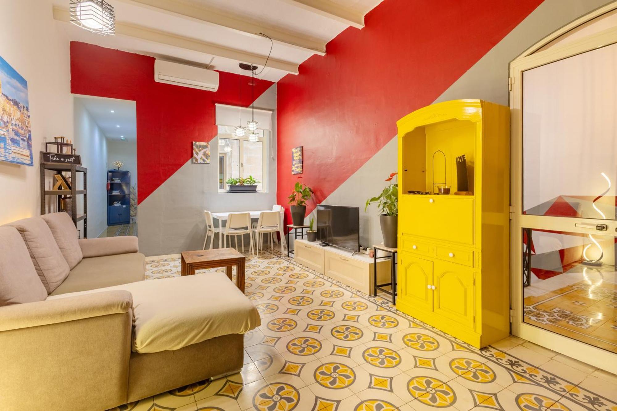 Quiet Twin Room With Private Bathroom, Not Ensuite สลีมา ภายนอก รูปภาพ